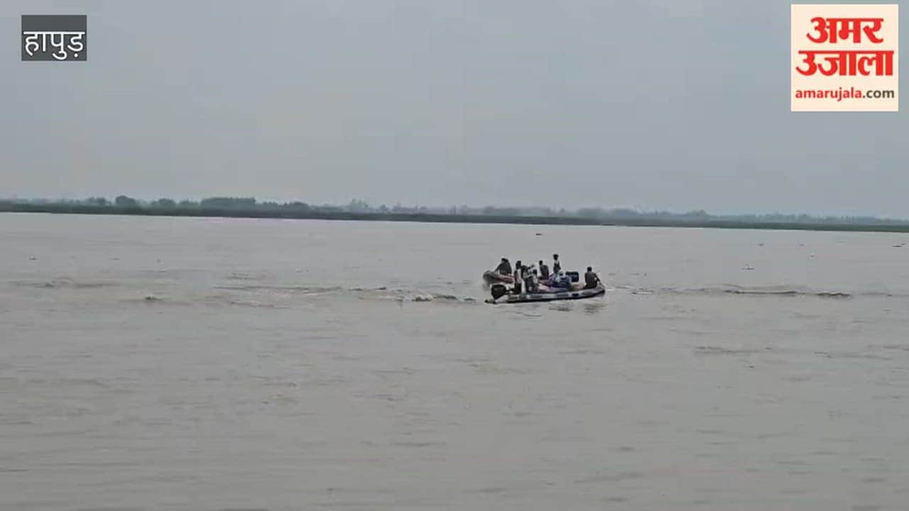 Boats operated on Ganga despite ban