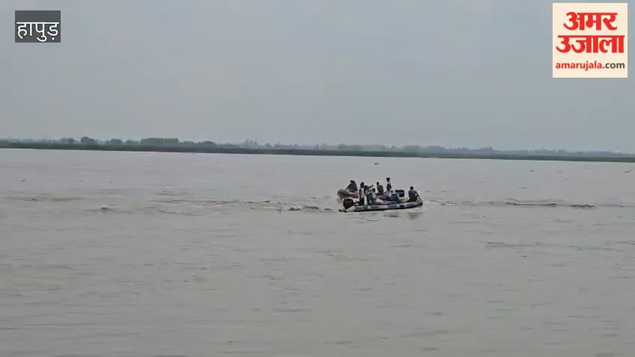 Boats operated on Ganga despite ban