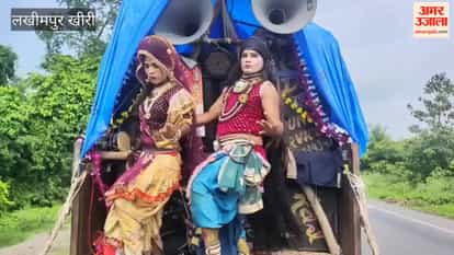procession of Kanwariyas on the streets of Gola echoing chants of Mahadev