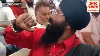 Sloganeering heated up the atmosphere at the Congress meeting in Barnala, with Channi supporters' slogans reflecting factionalism.