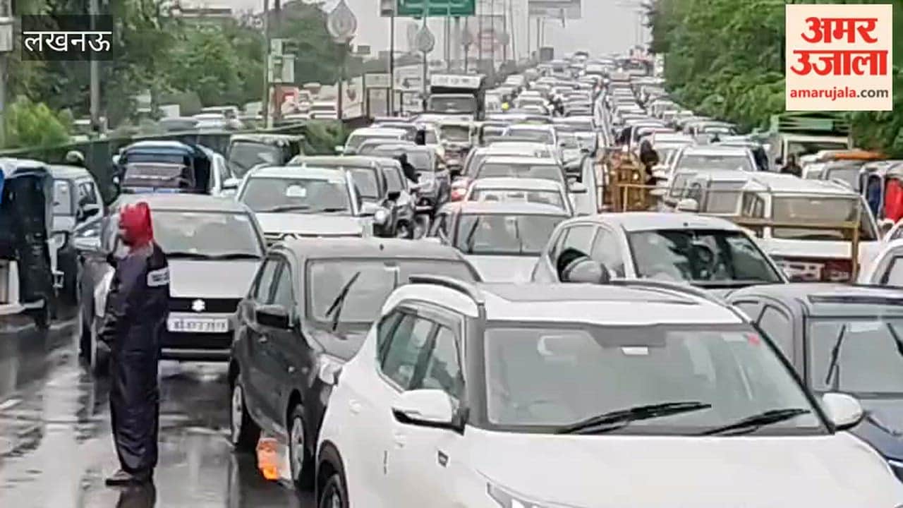 लखनऊ में गोमती नगर के समिट बिल्डिंग के सामने शहीद पथ पर लगा लंबा भीषण जाम
