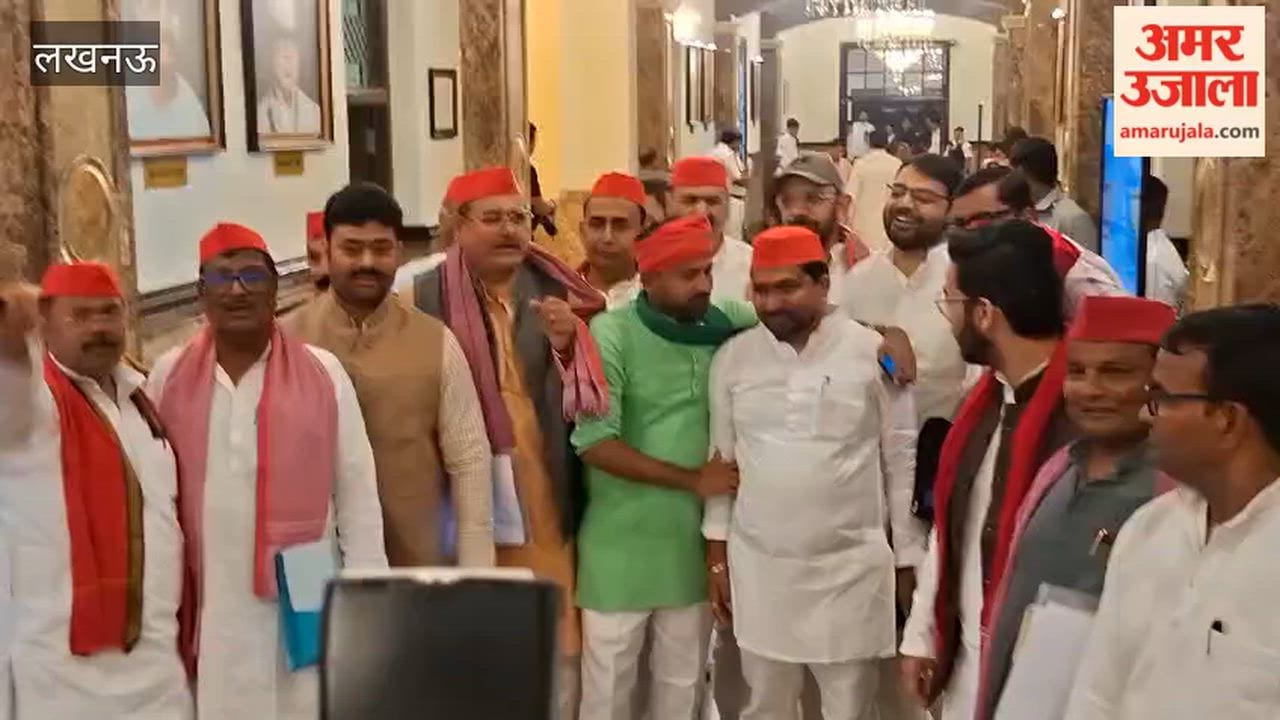 विधानमंडल का मानसून सत्र, सदन में पहुंचे विधायक