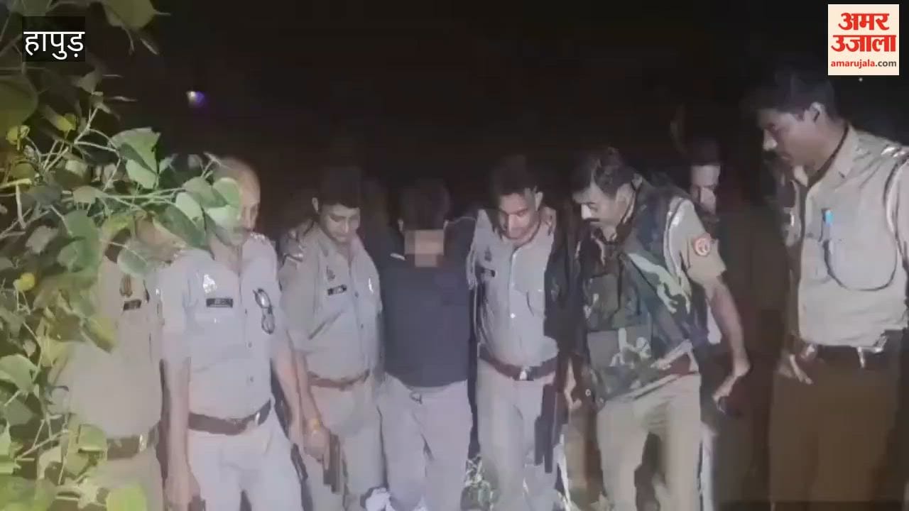 Criminal with 1 lakh reward arrested after an encounter in Pilkhuwa