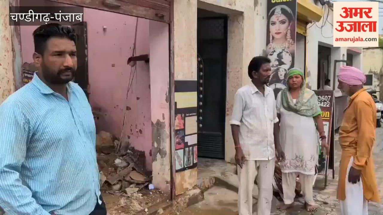 Boutique roof collapses due to rain in Faridkot
