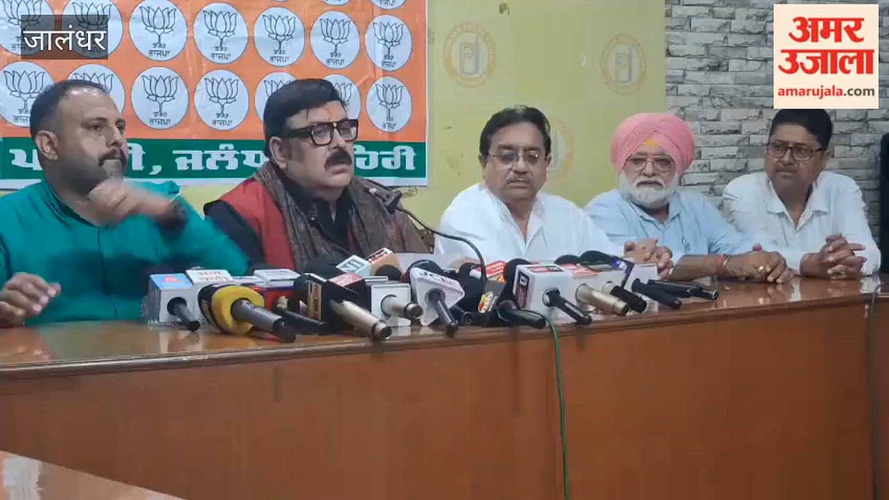 Former BJP MP Shwait Malik arrives in Jalandhar.