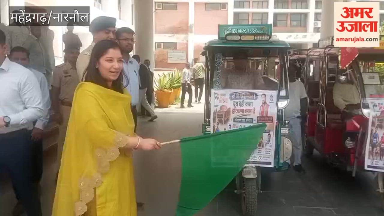 DC flags off awareness e-rickshaw for half marathon.