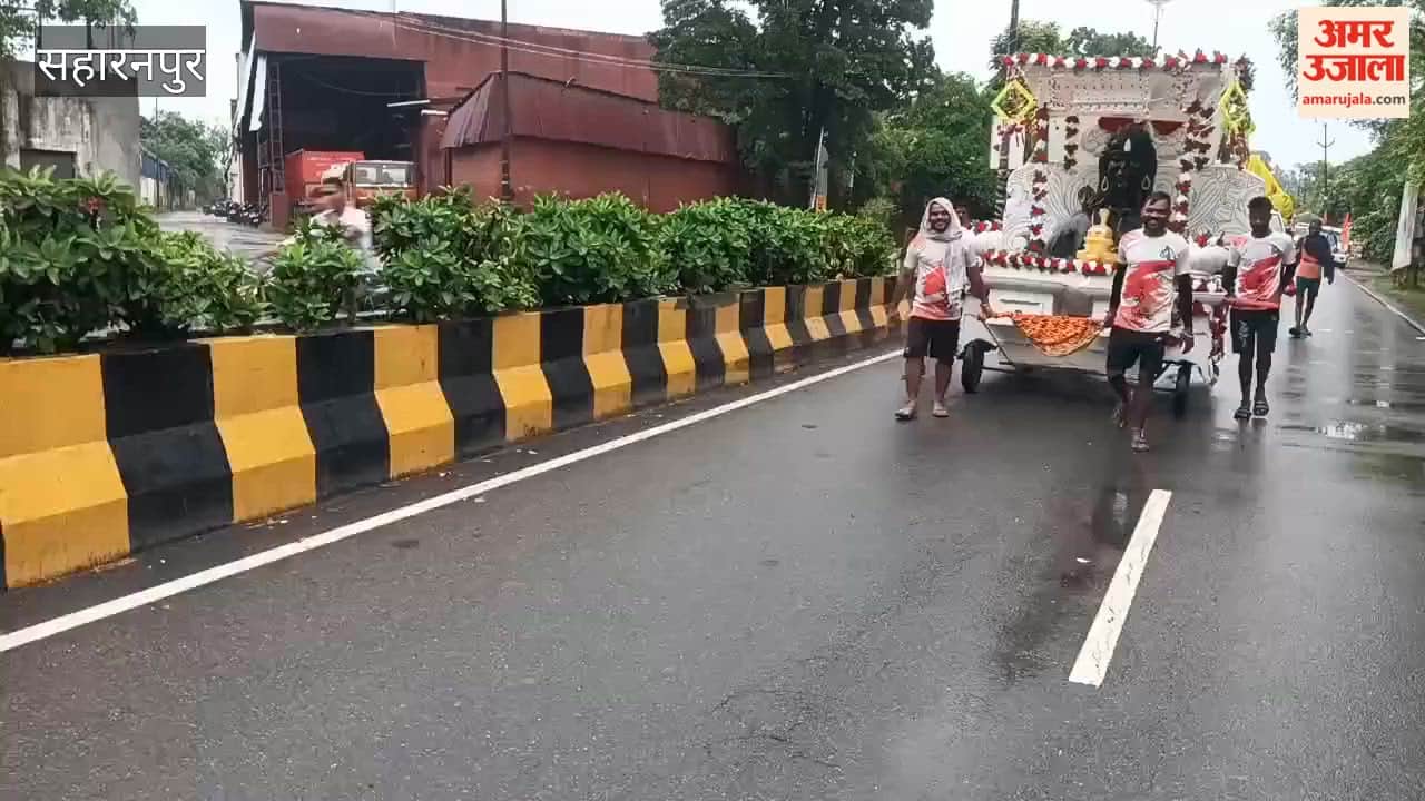 Mahadev-Themed Flags Dominate Kanwar Yatra as Demand for Neelkanth Flags Rises