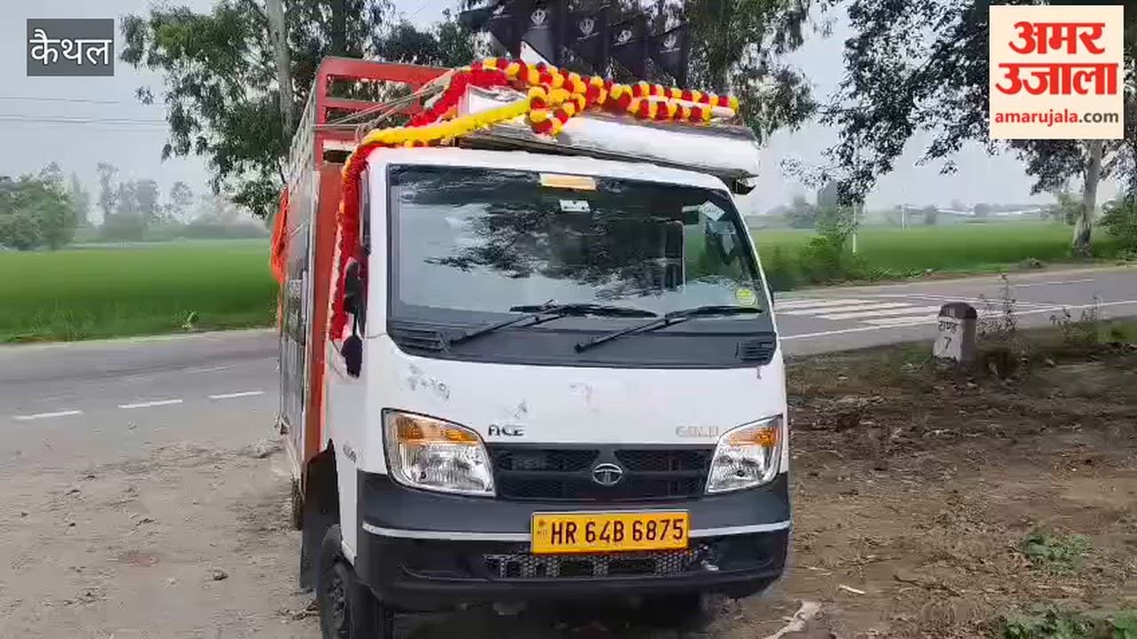 Tire of tempo filled with Kanwadis burst on Kaithal-Kurukshetra road, three seriously injured, referred to PGI