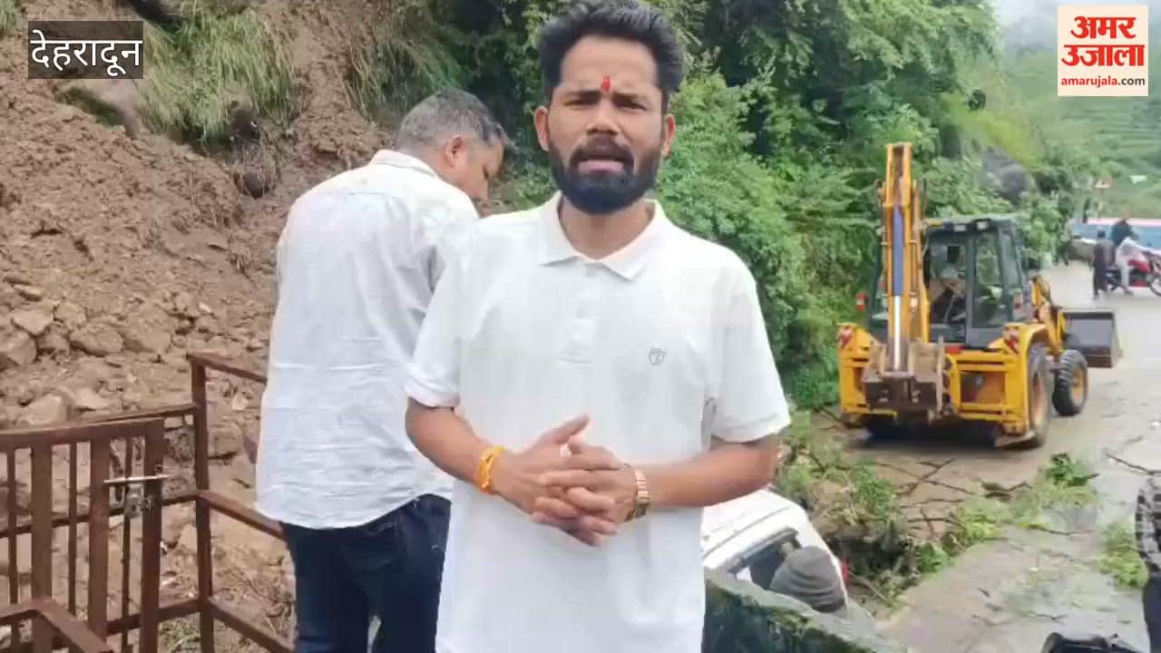 Tehri:Landslide in Ghuttu creates panic in the market, threatening several houses, and vehicles buried under debris
