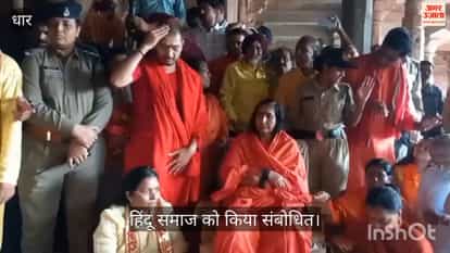 Sadhvi Rithambara performs worship at BhojshalaChildren should be nurtured with the 'Ganga water'