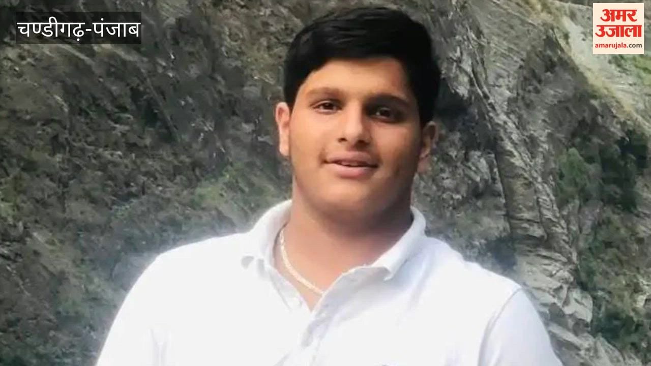 Two youths killed in collision between two motorcycles