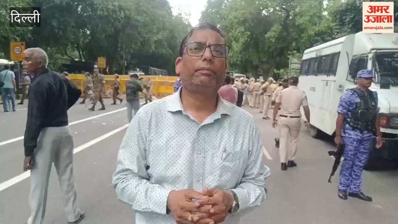 Delhi Police stops Aam Aadmi Party's march to PM's residence