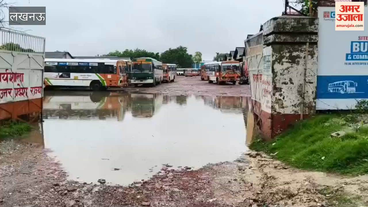 लखनऊ में नादरगंज के रोडवेज कार्यशाला और ट्रांसपोर्ट नगर मेट्रो स्टेशन के पास जलभराव से लोग परेशान