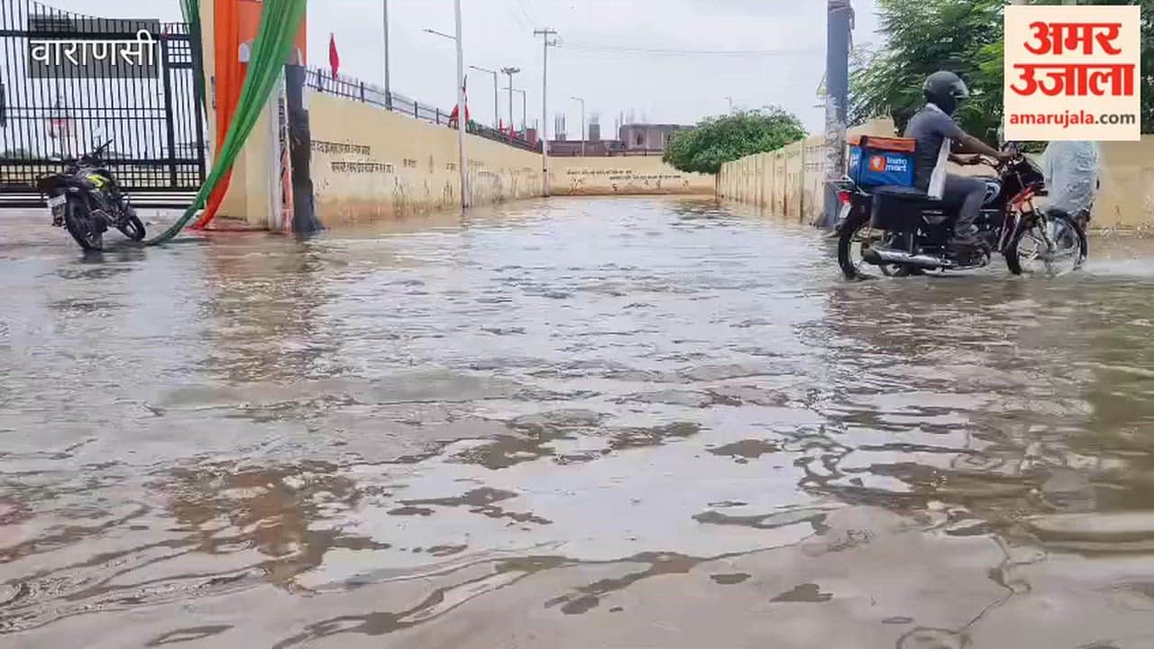 Waterlogging near Ravidas Park due to rain; normal life disrupted