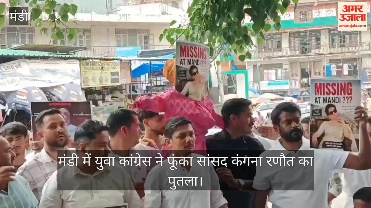 Youth Congress burns effigy of MP Kangana Ranaut in Mandi