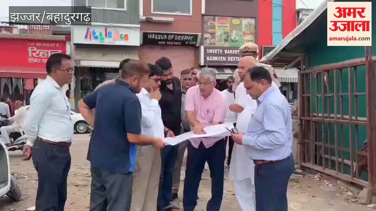 DC takes to the streets to assess waterlogging after the rain; asks why the sewerage system keeps overflowing.