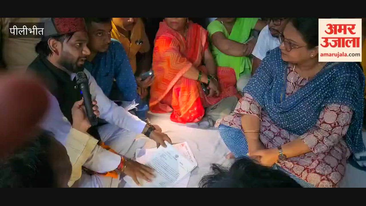 Hindu Mahasabha office-bearers stage a protest allege illegal encroachment on government land