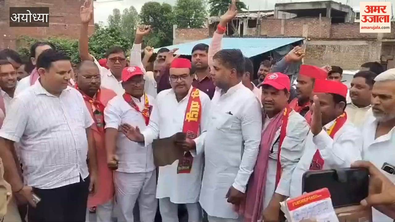 अयोध्या: अवधेश प्रसाद के अपमान पर सपाइयों का आक्रोश, अजीत प्रसाद के नेतृत्व में राज्यपाल को संबोधित ज्ञापन सौंपा