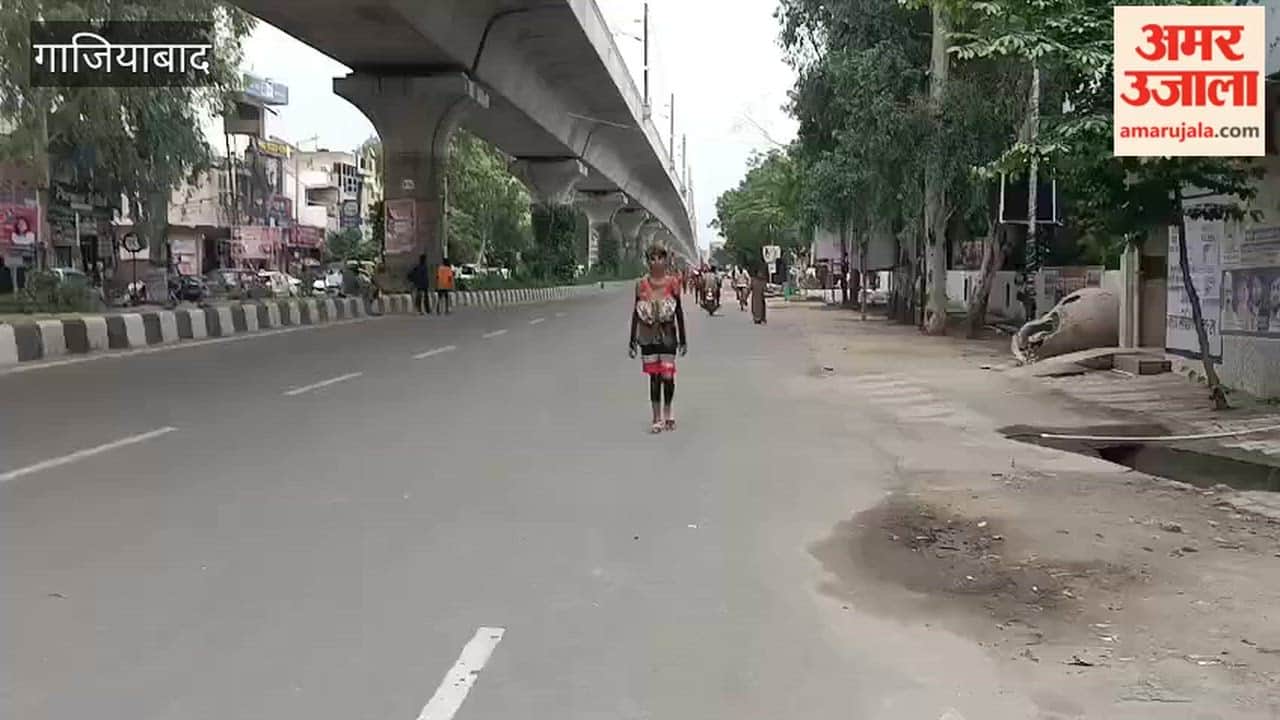 Muradnagar Kanwariyas move towards their destination on the Delhi-Meerut highway