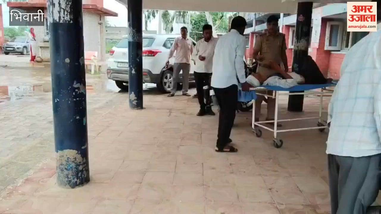 Son attacks father Satish with a knife while he is sitting at a tea stall in Singhani; he has been referred to Bhiwani in critical condition, and the police have launched an investigation.