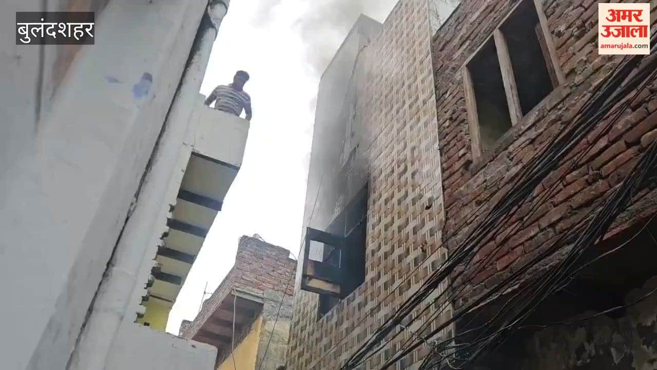 cylinder blast in Khurja massive fire in house