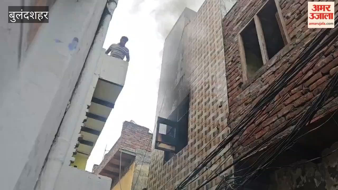 cylinder blast in Khurja massive fire in house