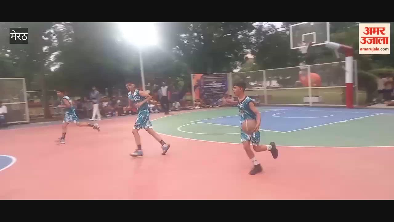 Meerut: A basketball match was held between the Meerut and Moradabad teams.
