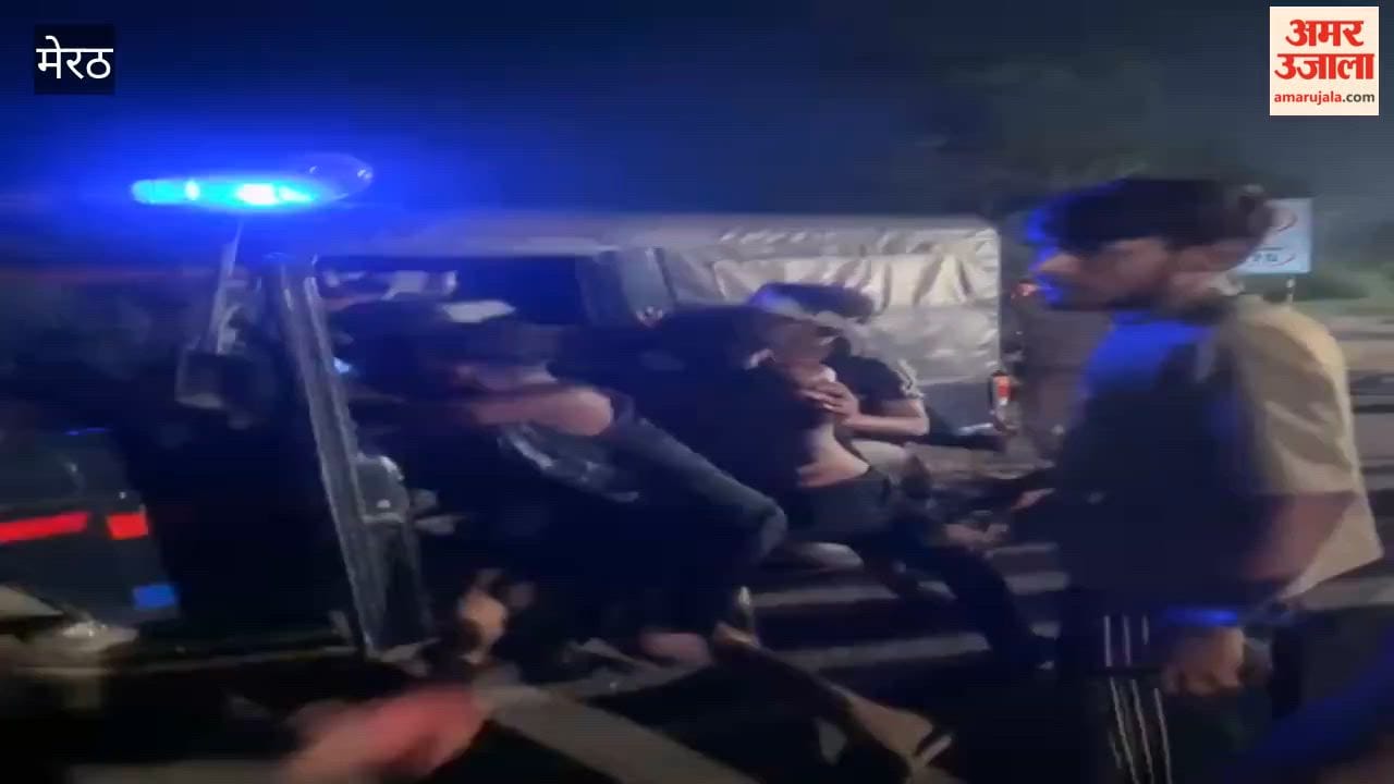 Meerut: FIR registered against five Kanwariyas for assaulting a head constable and creating a ruckus; video had gone viral.