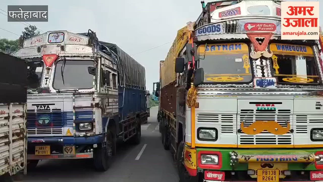 Farmers in Tohana, Fatehabad, blocked the road in protest against electricity issues in their fields, leading to a queue of trucks.