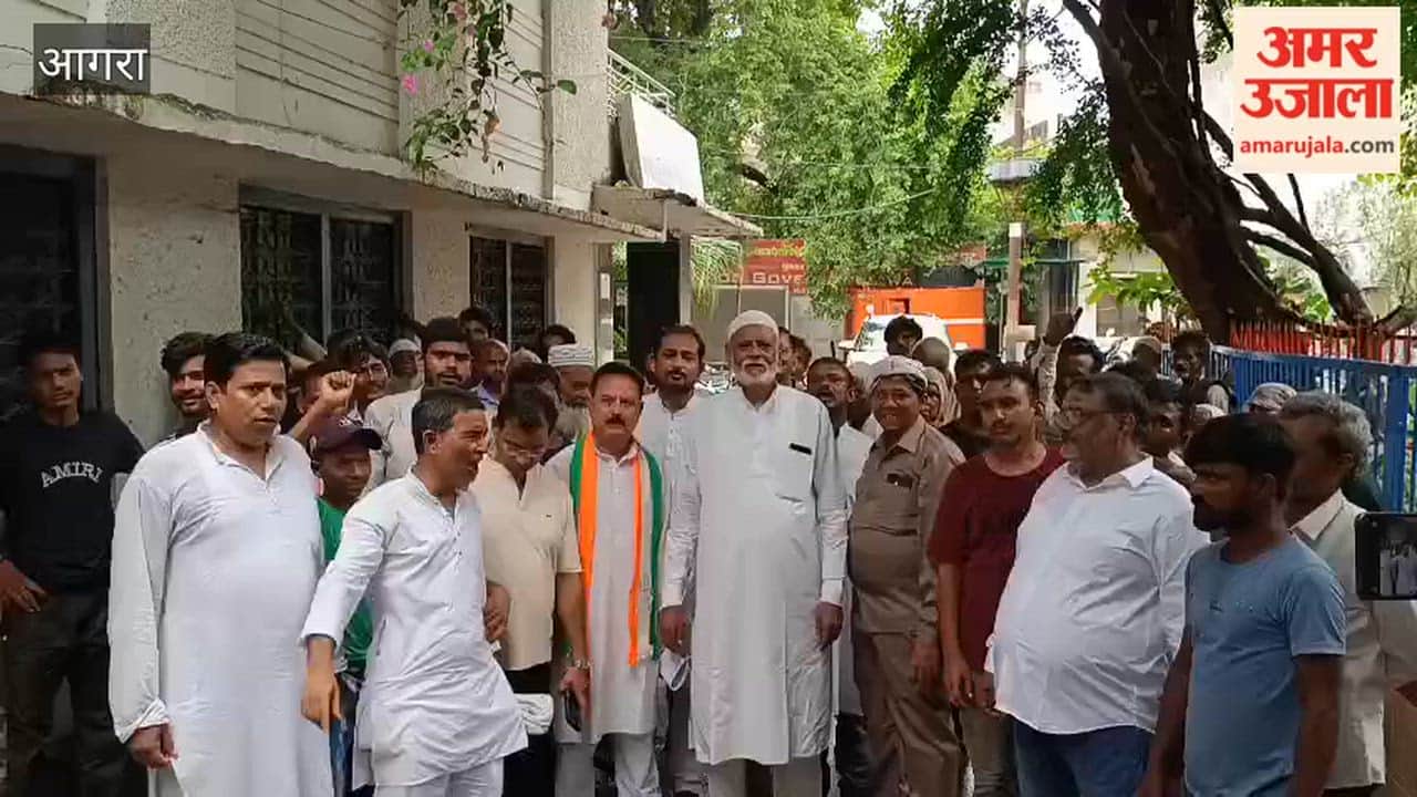 Congress Protests at Municipal Corporation Over Rainwater, Garbage and Civic Issues
