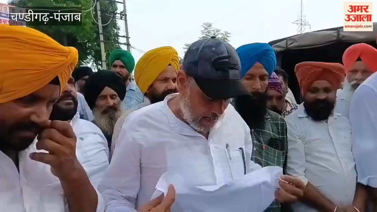 Supporters of former CM Channi were turned away and the gate was shut prior to the Punjab Congress meeting in Moga.