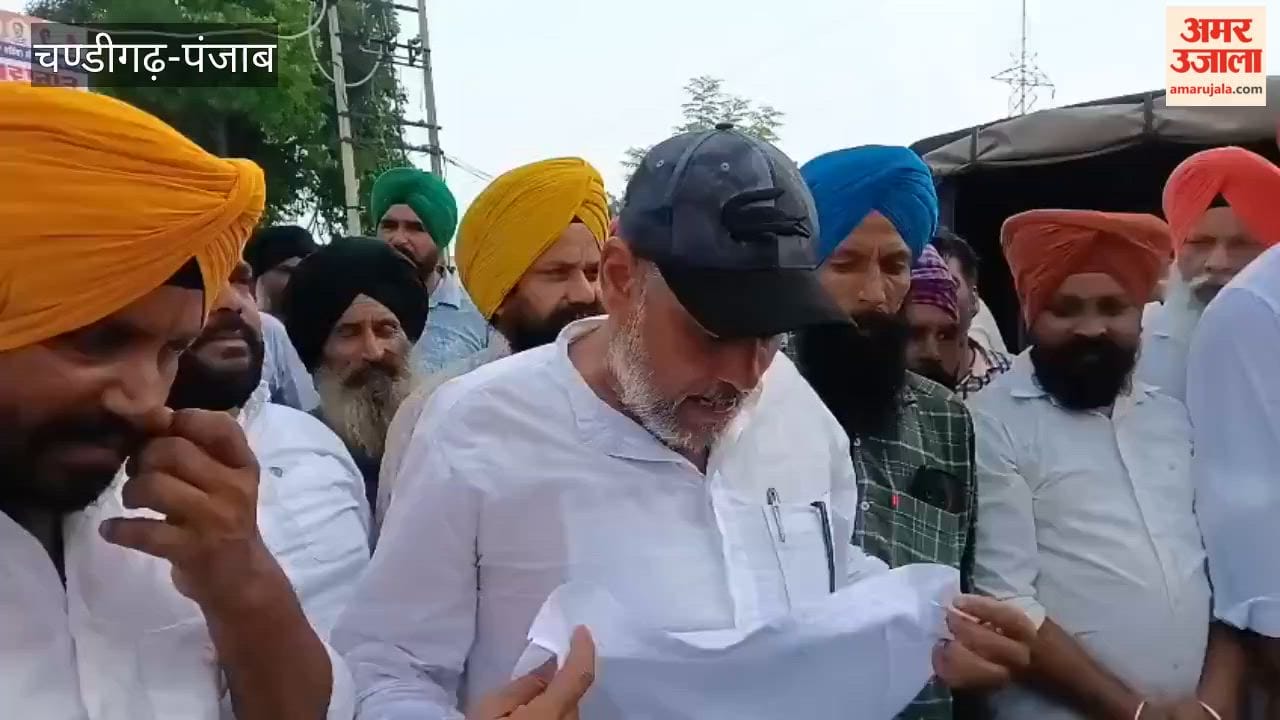 Supporters of former CM Channi were turned away and the gate was shut prior to the Punjab Congress meeting in Moga.