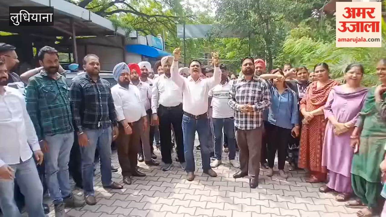 Protest by members of the Punjab Subordinate Services Federation in Ludhiana