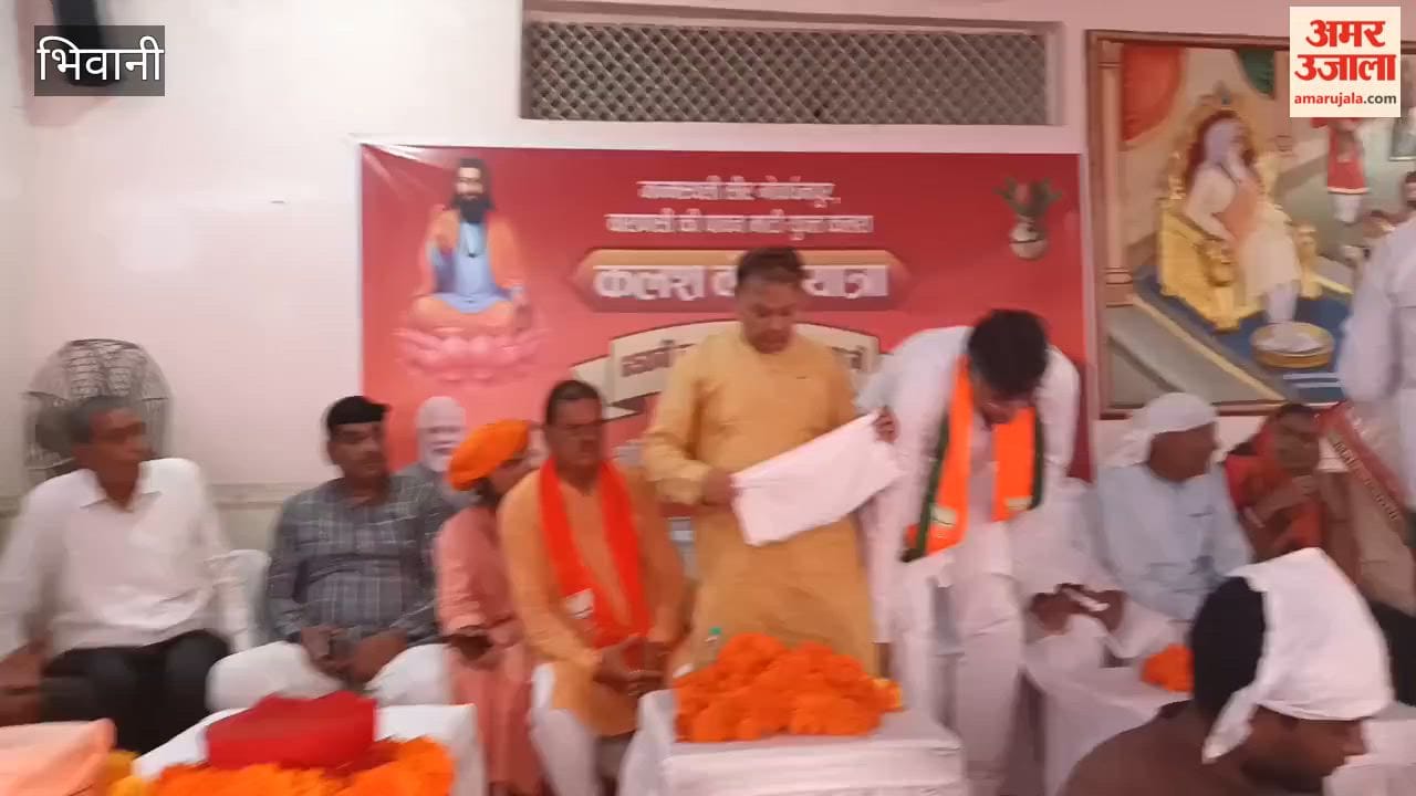 sacred soil that arrived in Bhiwani from Varanasi was welcomed at the Bamla toll plaza