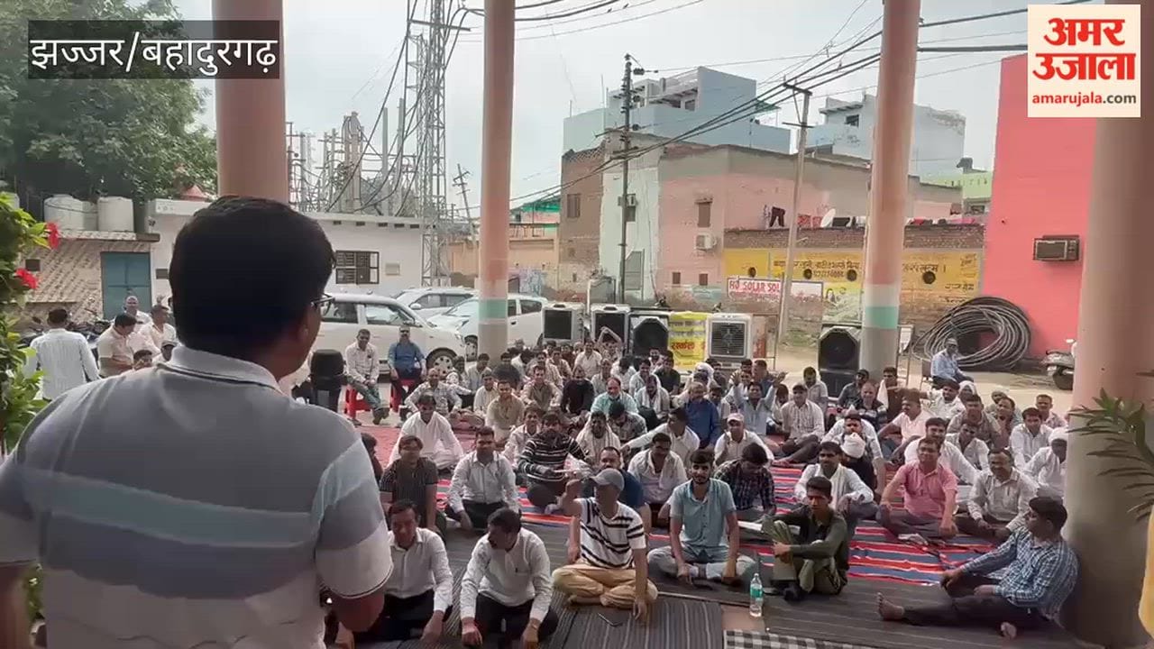 Electricity employees in Bahadurgarh protest against privatization for the third consecutive day; state-wide strike announced from August 11 to 13.