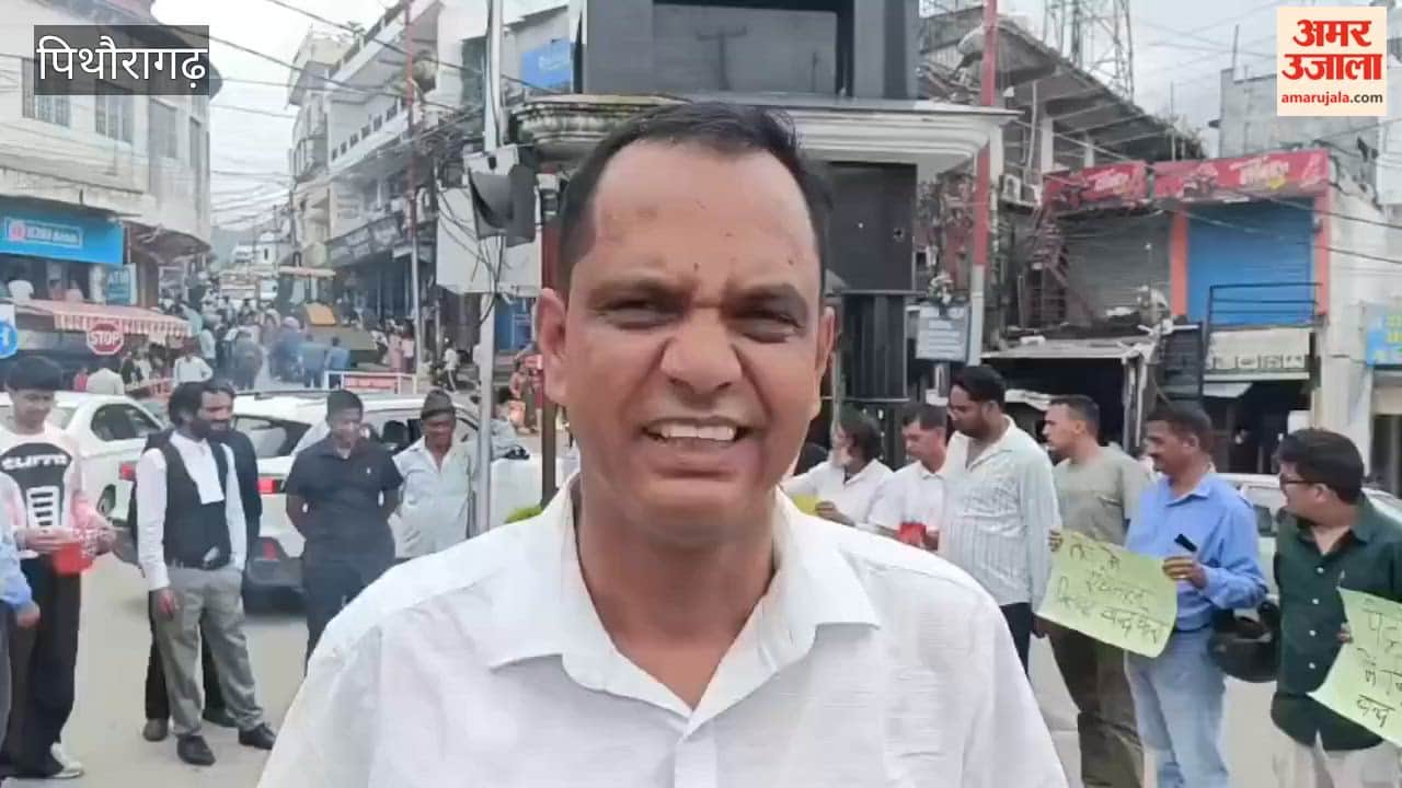 Congress burns effigy of government over ethanol addition to fuel in pithoragarh