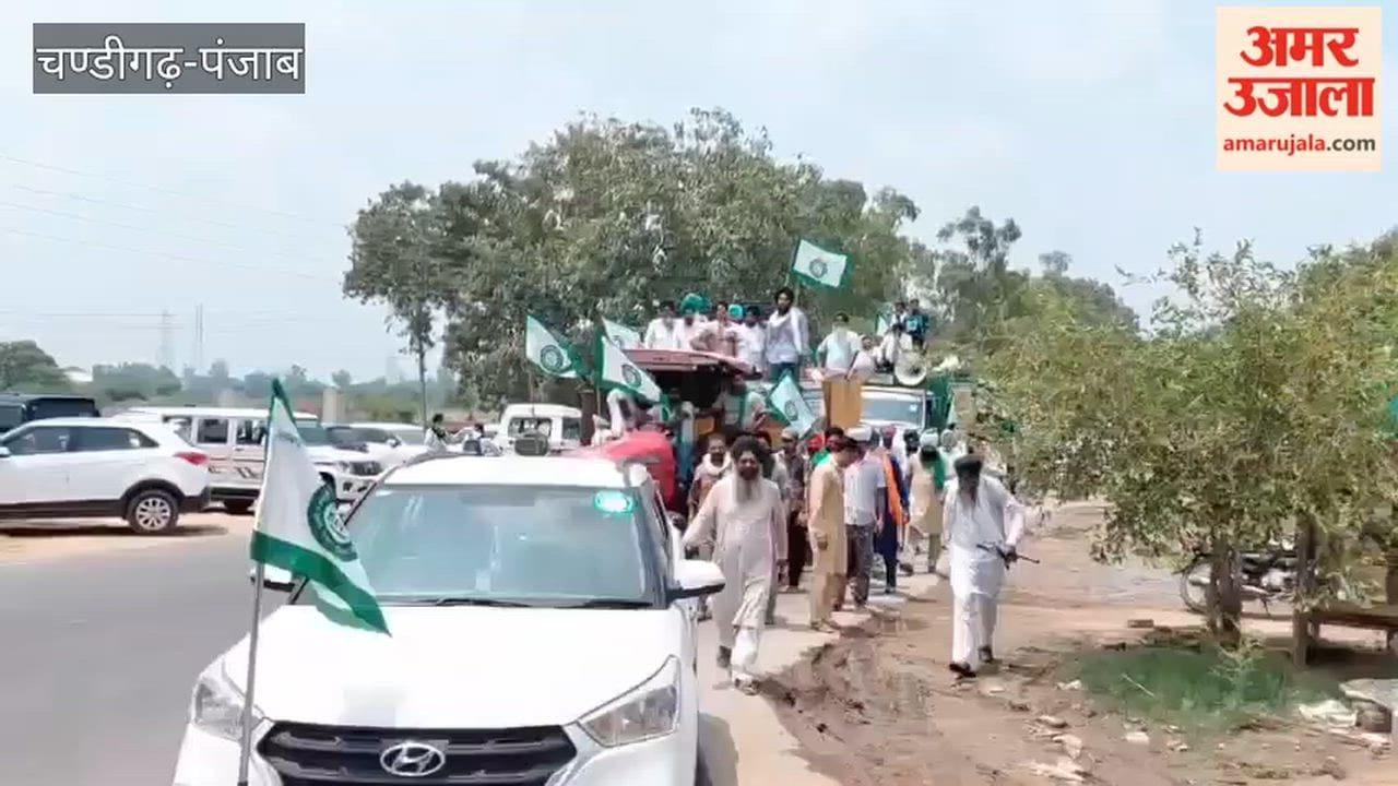 Farmers protest outside the Speaker residence in Faridkot.