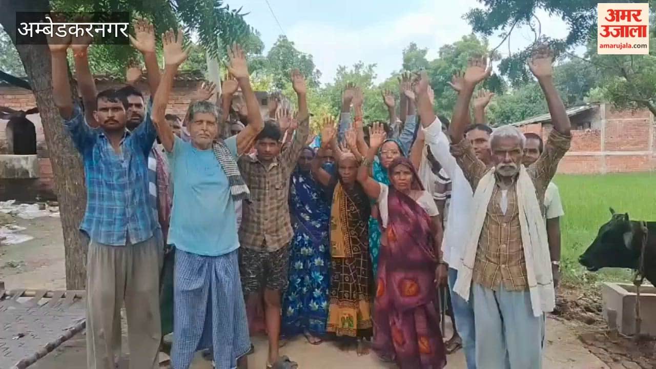 अंबेडकरनगर में जर्जर तारों के सहारे बिजली व्यवस्था, तार टूटते ही ग्रामीणों को देना पड़ता है चंदा