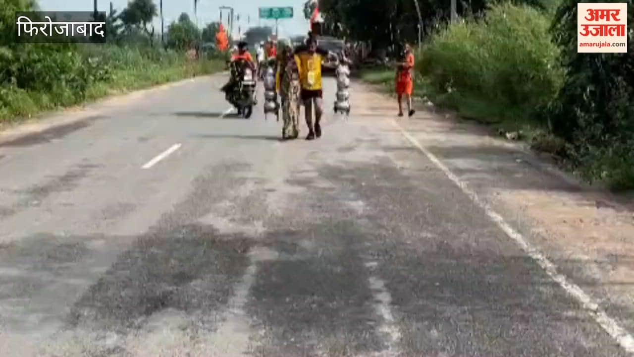 Husband and wife arrive in Tundla carrying a 51-kilogram Kanwar.