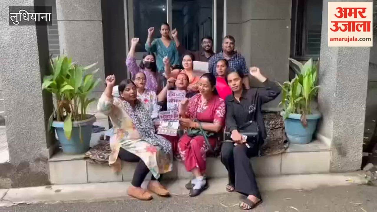 Community Health Officers staged a protest against the government in Ludhiana.