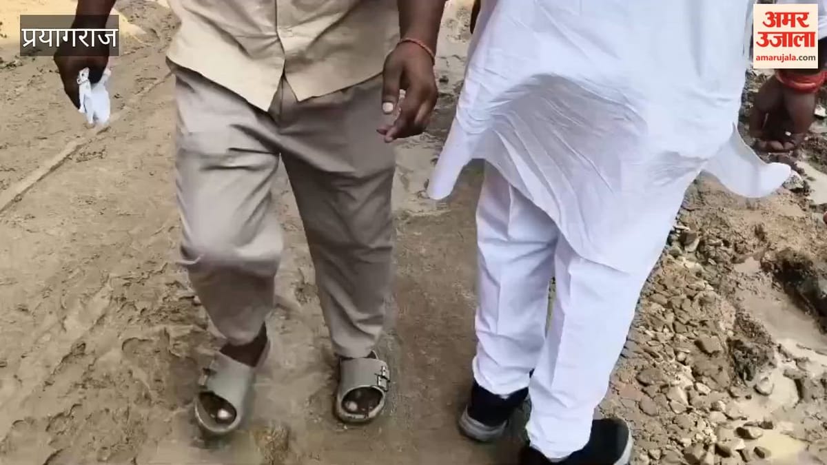 राहुल गांधी के कार्यक्रम के पहले केपी ग्राउंड में लोगों की भीड़ जुटने लगी है, रास्ते में काफी कीचड़ से बढ़ी परेशानी