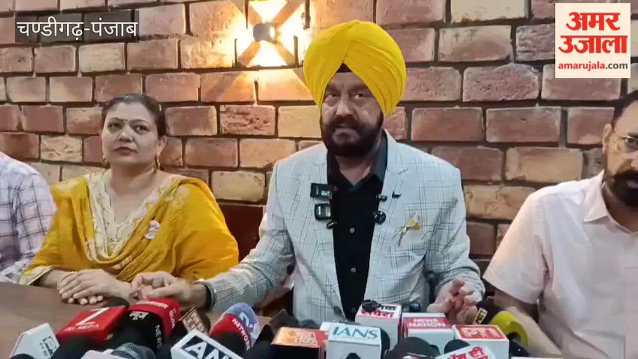 Punjab Human Rights Commission member Jatinder Singh Shanty arrived in Moga and heard people's grievances.