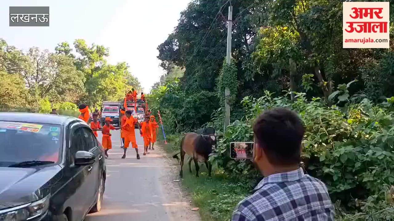 लखनऊ के माल क्षेत्र में कांवड़ यात्रा में गूंजा बम-बम का जयघोष