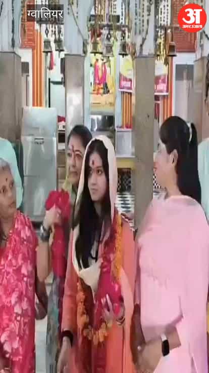 MP Ananya Raje Scindia Returns to Gwalior After Studies Abroad Visits Kuldevi Temple with Mother