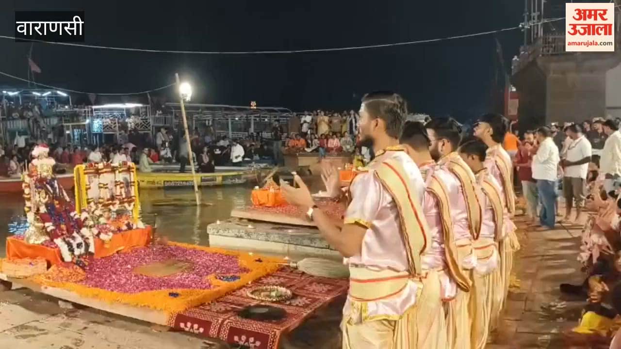 Ganga water level rises venue Ganga Aarti Dashashwamedh Ghat shifted