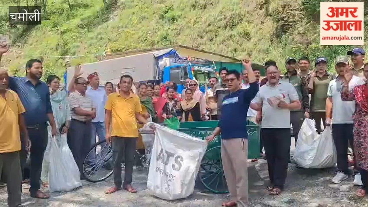 cleanliness drive was conducted in Dewal by the trade association, employees, and public representatives; a decision was taken to impose a complete ban on single-use polythene