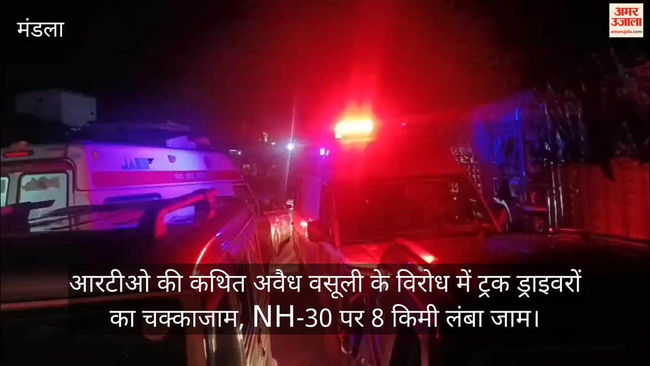 mp NH-30 Blocked by Stranded Truck Long Traffic Jam Traps Ambulance Drivers Alleged RTO recovery