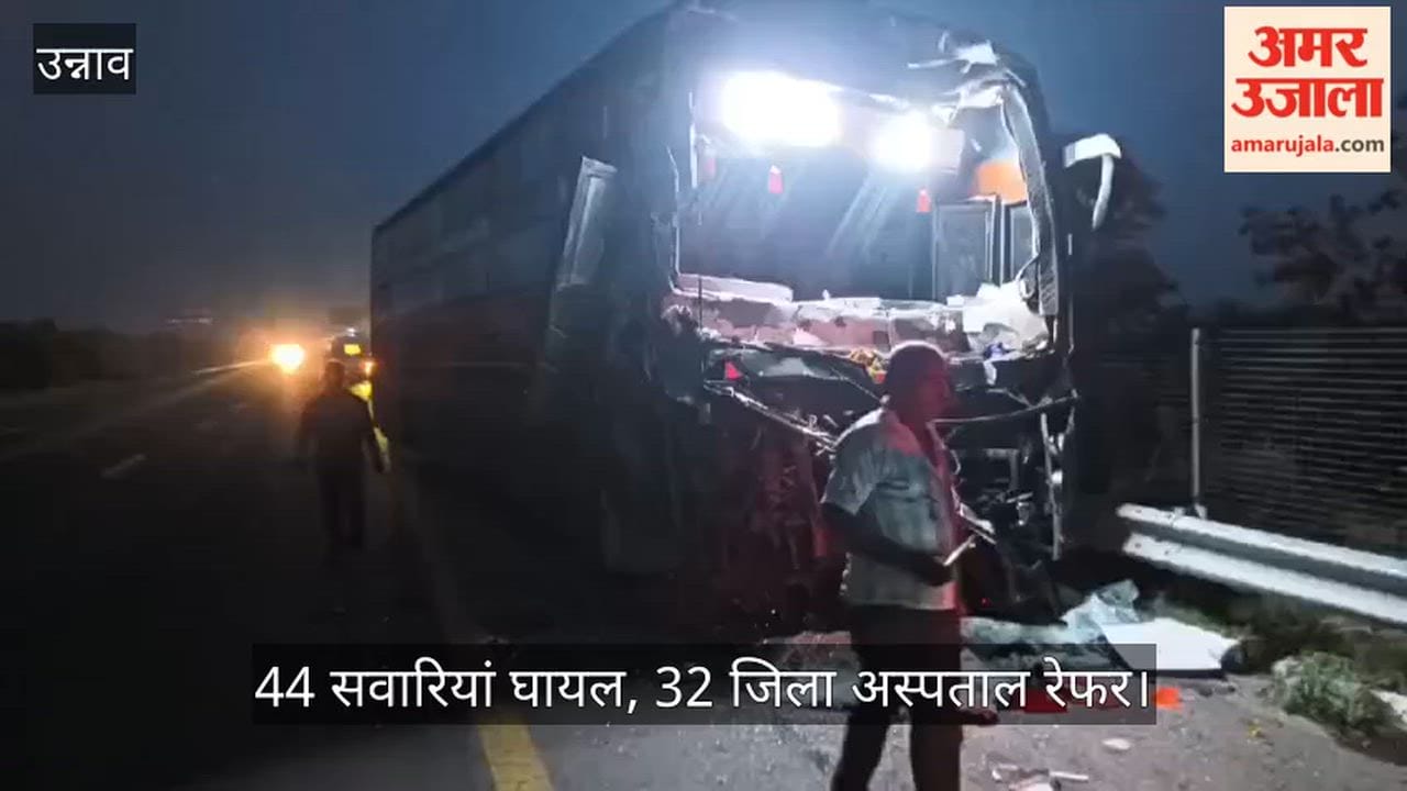 Unnao Two sleeper buses meet with accidents on Agra Lucknow Expressway