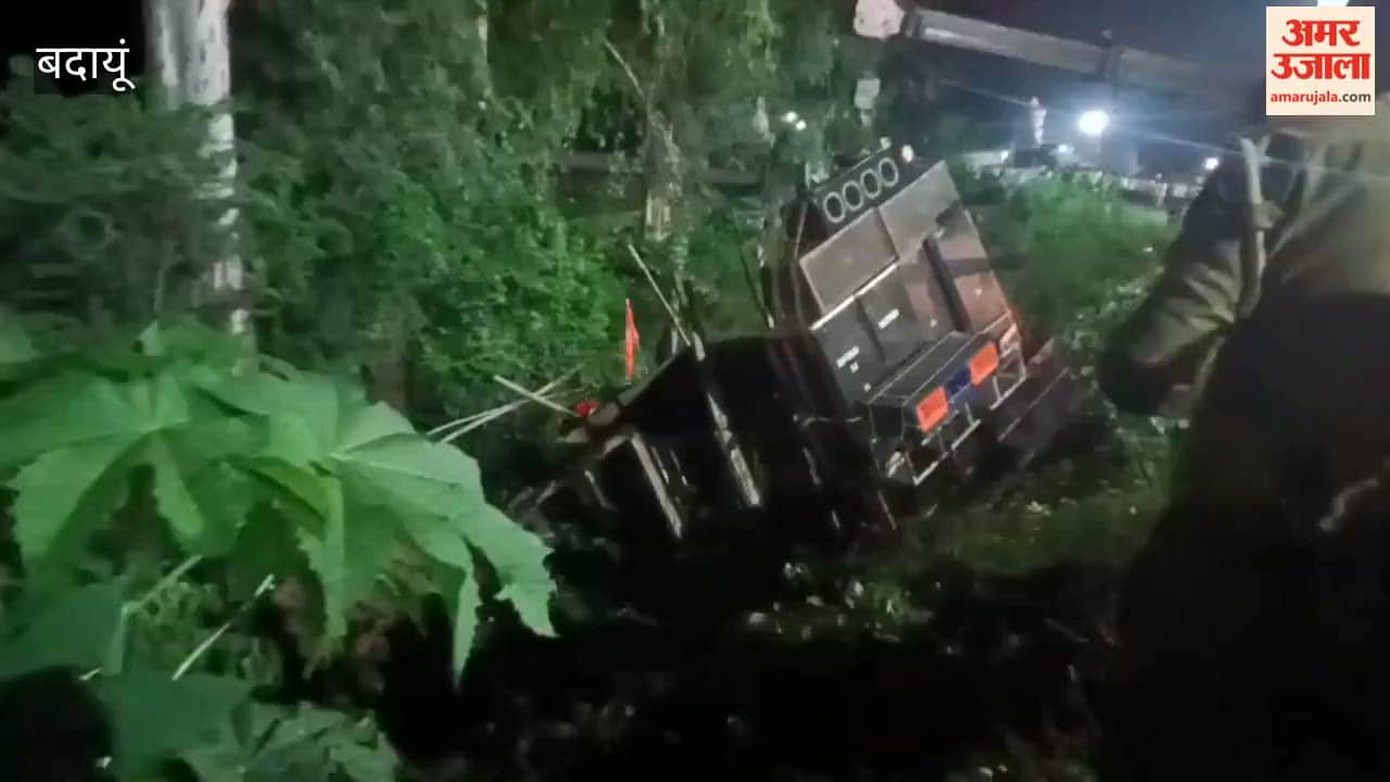 Tractor-trolley carrying Kanwariyas overturns in Badaun