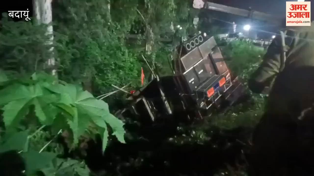 Tractor-trolley carrying Kanwariyas overturns in Badaun